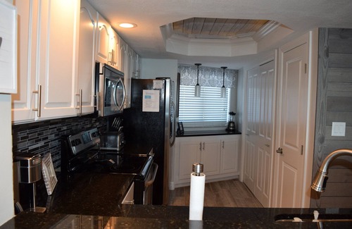 St. Tropez Condominio | GORGEOUS BEACHFRONT VIEWS! FREE BEACH SET UP, PRIVATE BEACH, POOL, SPA, AND GYM