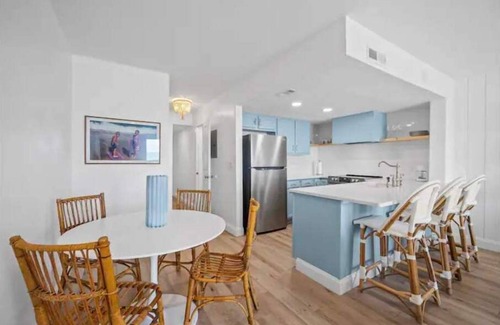 McCutcheon Field Condominio | Gorgeous Beachfront Condo with Pool