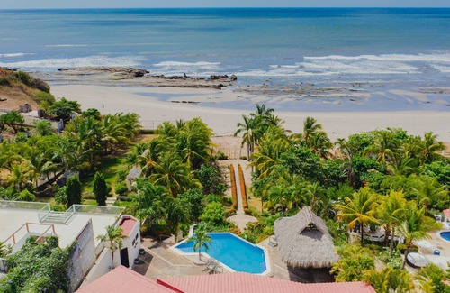 Pochomil Casa | Gorgeous BEACHFRONT villa,6Bedrooms,Pool,OceanView
