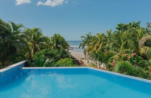 Pochomil Casa | Gorgeous BEACHFRONT villa,6Bedrooms,Pool,OceanView