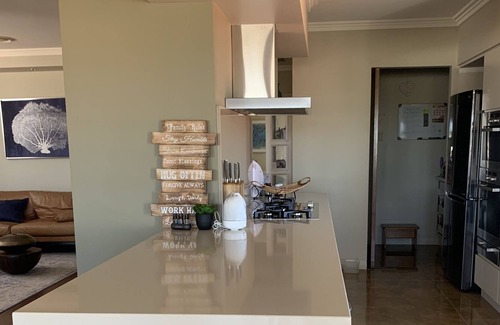 Redhead Casa | Gorgeous beachside location, modern spacious with easy stroll beaches and cafes.