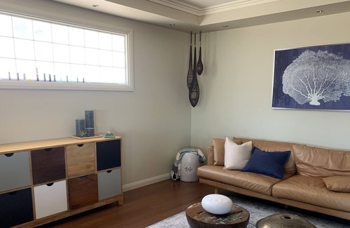 Redhead Casa | Gorgeous beachside location, modern spacious with easy stroll beaches and cafes.