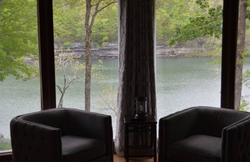 Bella Vista Casa | Gorgeous bluffs on Lake Ann - private dock