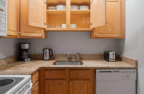 St. Elizabeth's Apartamento | Gorgeous Brighton 1BR nr Sutherland Rd Green Line, by Blueground