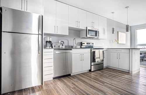 St. Elizabeth's Apartamento | Gorgeous Brighton 1BR w/ W/D, Pool, near T + Dining