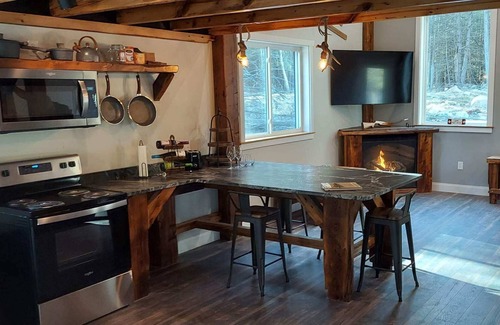 Wellsboro Cabina | Gorgeous cabin set in the mountains of PA with hot tub(pets welcome)
