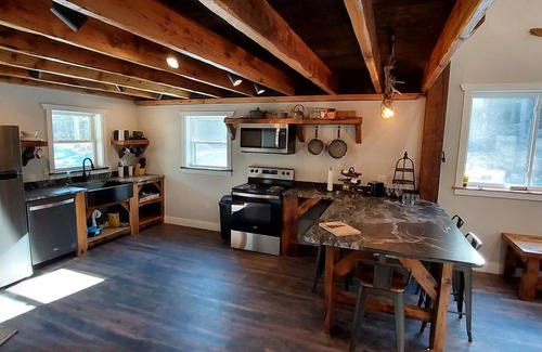 Wellsboro Cabina | Gorgeous cabin set in the mountains of PA with hot tub(pets welcome)