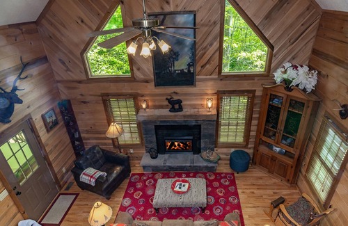Lake Toxaway Cabina | Gorgeous Cabin w/ Wi-Fi + Hot Tub
