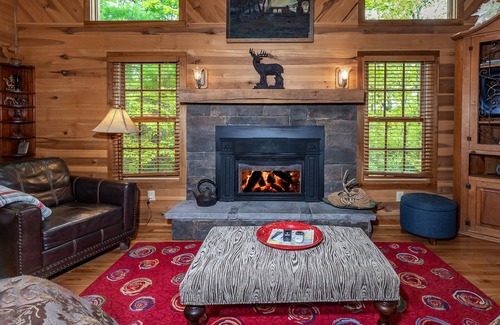 Lake Toxaway Cabina | Gorgeous Cabin w/ Wi-Fi + Hot Tub
