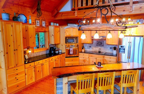 Newport Casa | Gorgeous Cabin With Amazing Views of the Smokies