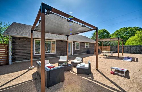 Canyon Lake Casa | Gorgeous Cabin with Pergolas, Walk to River!