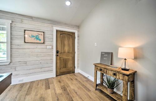 Canyon Lake Casa | Gorgeous Cabin with Pergolas, Walk to River!