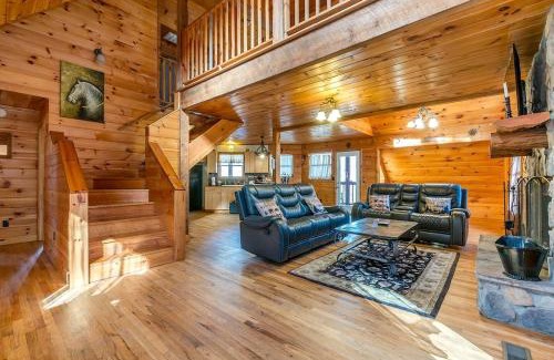 Helen Casa | Gorgeous Cabin with Pool Table, Fire Pit and Hot-tub in Cleveland, Georgia