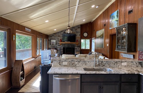 New Fairfield Casa | Gorgeous Candlewood Isle Lake View Home