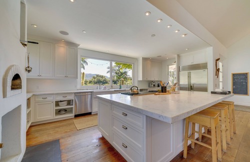 Carpinteria Casa | Gorgeous Carpinteria Home: Pool, Spa, Fireplaces!