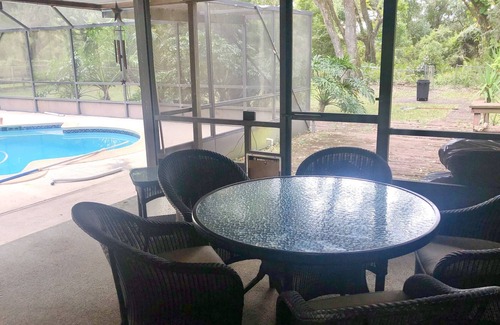 Thonotosassa Casa | Gorgeous cedar house with no cleaning fee