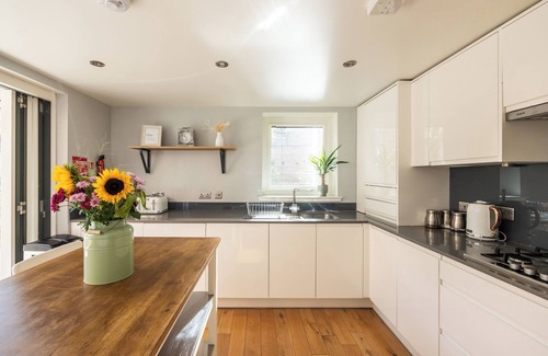 Gifford Casa | Gorgeous central 3 bed house - free parking & garden (15 min walk to Royal Mile)
