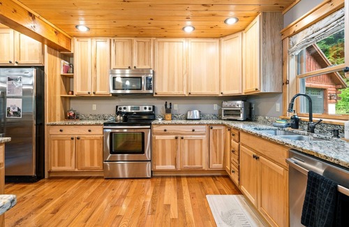 Sunday River Area Chalet De Esquí | Gorgeous Chalet, Hottub, Close to Mtn, Dogs Ok!