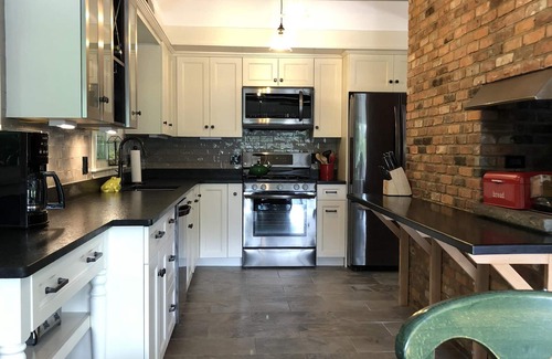Cranmore Birches Casa | NUEVO y limpio! Casa unifamiliar renovada en North Conway & Cranmore, jacuzzi!
