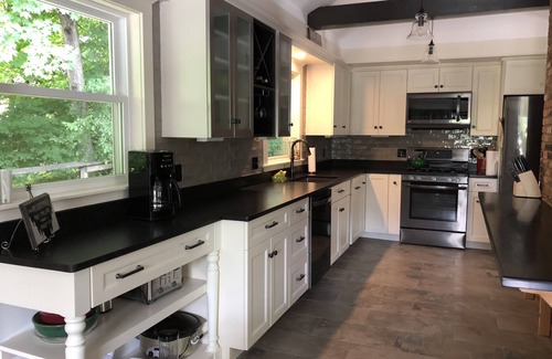 Cranmore Birches Casa | NUEVO y limpio! Casa unifamiliar renovada en North Conway & Cranmore, jacuzzi!