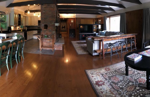 Cranmore Birches Casa | NUEVO y limpio! Casa unifamiliar renovada en North Conway & Cranmore, jacuzzi!