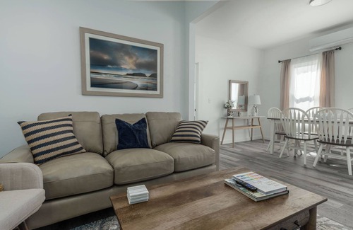 Kennebunk Condominio | Newly Remodeled Coastal Getaway