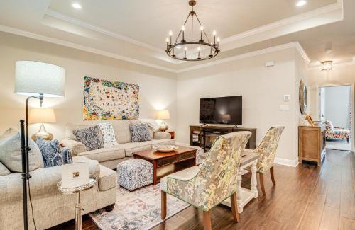 College Station Casa | Gorgeous College Station Townhome with Patio!