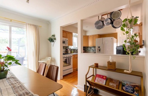 Clawson Casa | Gorgeous Comfy Downtown Clawson Home
