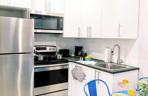 Lauderdale Harbours Apartamento | Gorgeous & Comfy Studio, Pool-Parking-Kitchen