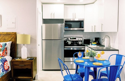 Lauderdale Harbours Apartamento | Gorgeous & Comfy Studio, Pool-Parking-Kitchen