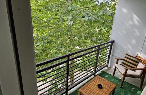 Downtown San Antonio Apartamento | Gorgeous Condo w Riverwalk Views Free Parking Pet Friendly Centrally Located on the Riverwalk