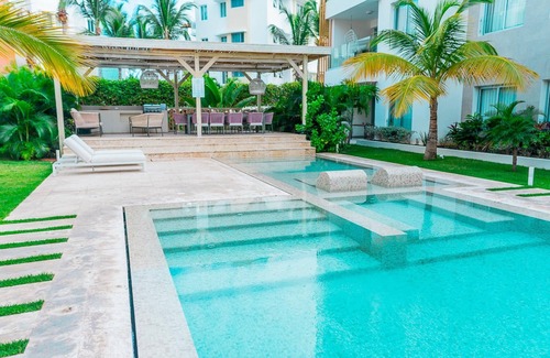 El Cortecito Villa | Luxurious Condo Steps From the Beach B2 Los Corales