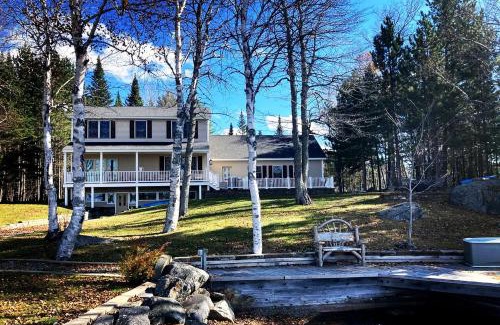 Beaver Cove Casa | Gorgeous Cottage with Hot-tub and Games in Beaver Cove, Maine
