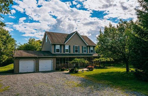 Albrightsville Casa | Gorgeous Cozy 5 Bedroom House with Hottub,Lake,Pool