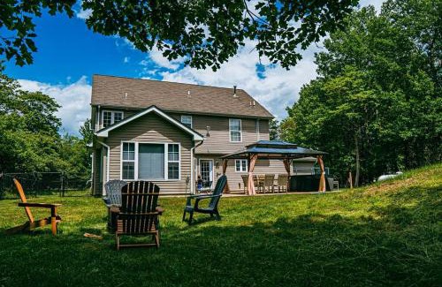 Albrightsville Casa | Gorgeous Cozy 5 Bedroom House with Hottub,Lake,Pool