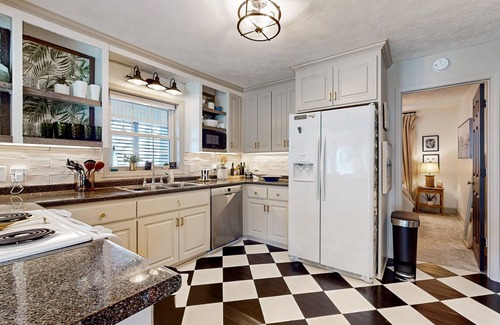 Shallotte Casa | Gorgeous creekside cottage with firepit, board games, dock, deck, & washer/dryer