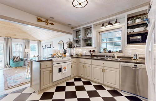 Shallotte Casa | Gorgeous creekside cottage with firepit, board games, dock, deck, & washer/dryer