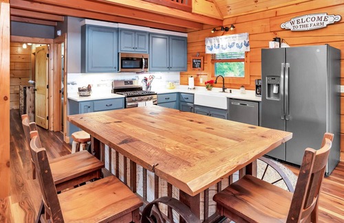 Lincoln County Cabina | Gorgeous custom log cabin on 185 acres