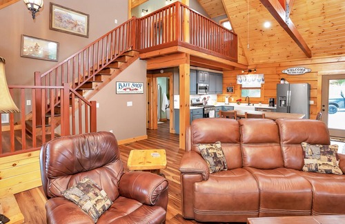 Lincoln County Cabina | Gorgeous custom log cabin on 185 acres