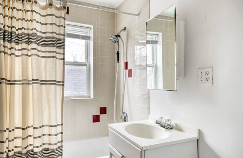 Somerville Apartamento | Gorgeous Davis Square Studio nr Davis Square T, by Blueground