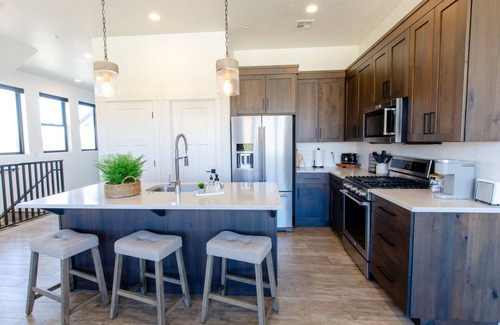 Washington Apartamento | Gorgeous Desert Loft in Southern Utah with views, pool, hot tub and firepits.