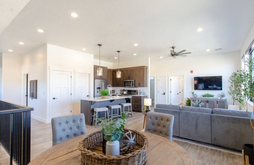 Washington Apartamento | Gorgeous Desert Loft in Southern Utah with views, pool, hot tub and firepits.