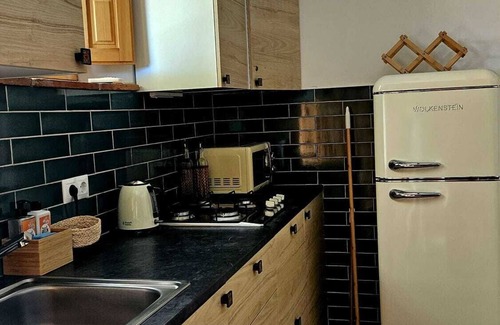 Alora Cabaña | Gorgeous detached casita near Caminto del Rey with mountain views and a pool