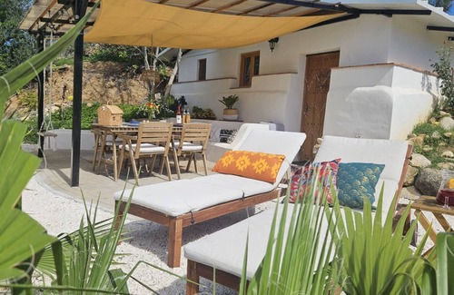 Alora Cabaña | Gorgeous detached casita near Caminto del Rey with mountain views and a pool