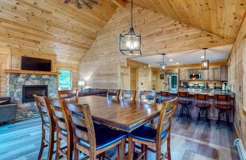 Carrabassett Valley Cabina | Gorgeous dog-friendly cabin with great view, deck, hot tub, & gas fireplace