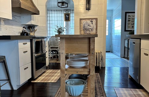 Montrose Casa | Gorgeous downtown beauty! 2min walk to local restaurant's/Main Street Montrose