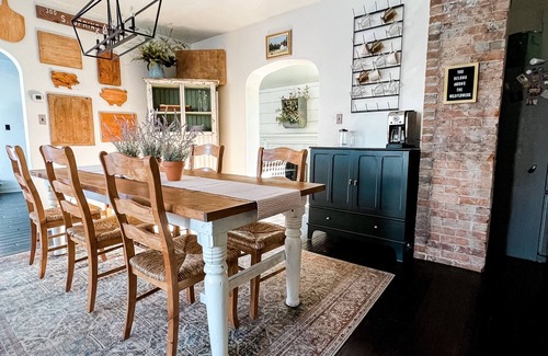 Montrose Casa | Gorgeous downtown beauty! 2min walk to local restaurant's/Main Street Montrose