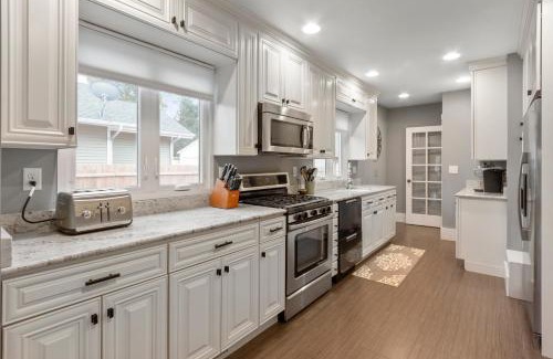 Lake Geneva Casa | Gorgeous Downtown Bungalow, Walk Everywhere!