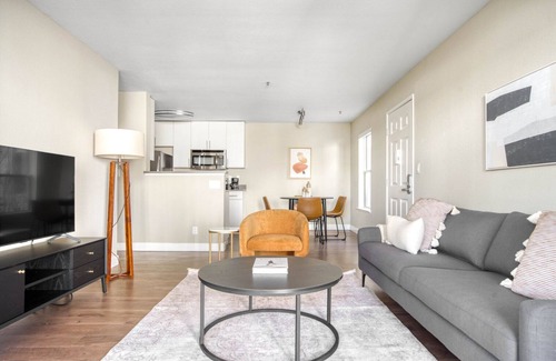 Old Mountain View Apartamento | Gorgeous Downtown Mountain View 2BR w/ Gym, Pool & Patio, by Blueground