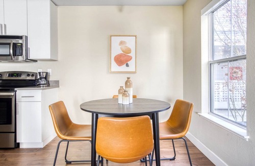 Old Mountain View Apartamento | Gorgeous Downtown Mountain View 2BR w/ Gym, Pool & Patio, by Blueground